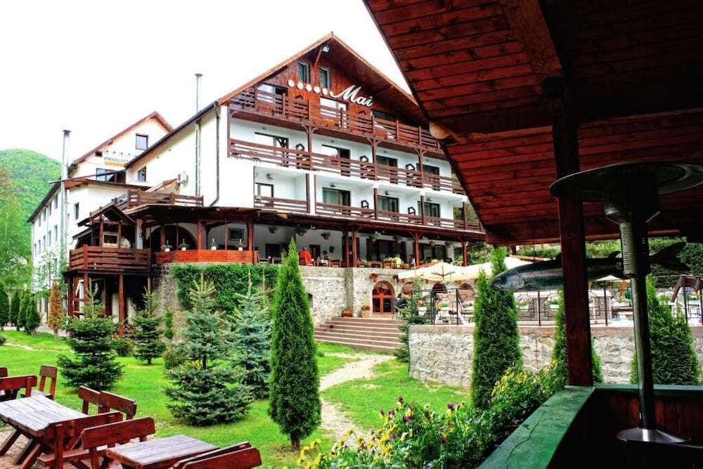 Pensiunea Mai — 5-Star Luxury Hotel in Sibiu, Romania