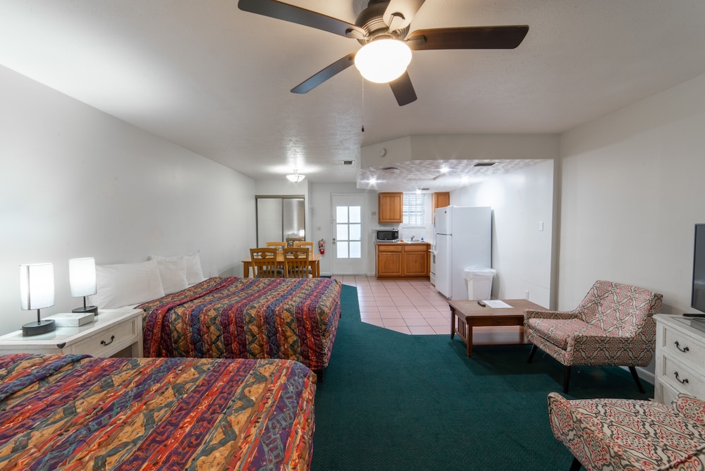 Captain's Table Hotel - photo 103