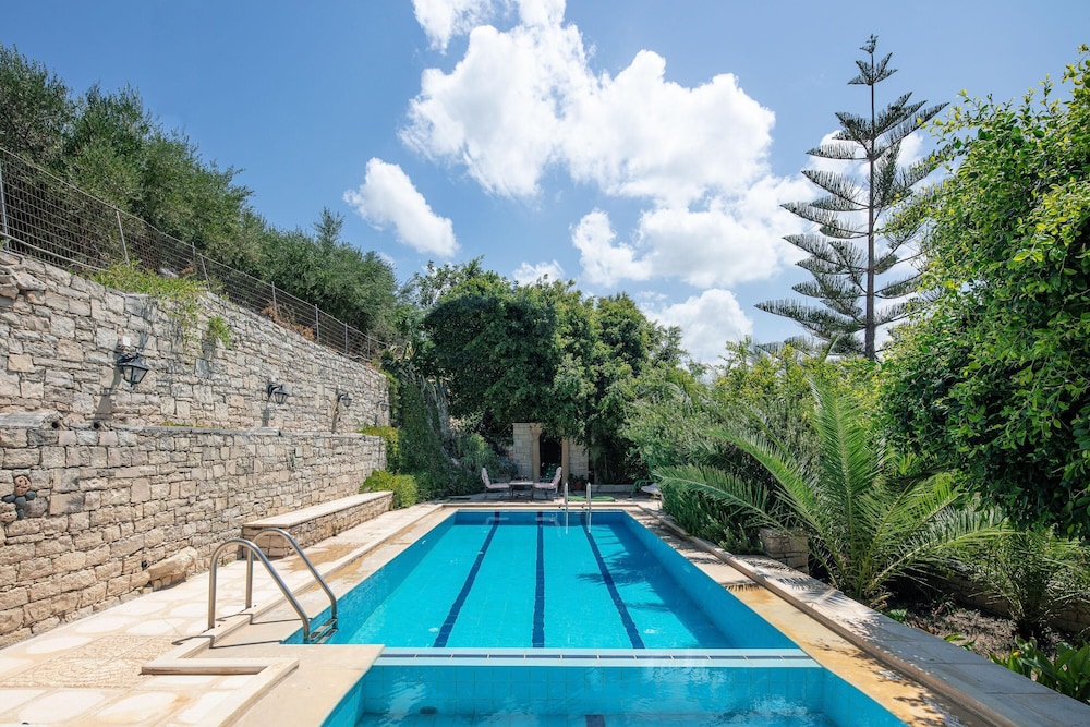 Villa Asteri — 4-Star Luxury Hotel in Rethymno, Greece