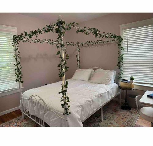 Garden Whisper Cozy Chamber in Cleveland, United States