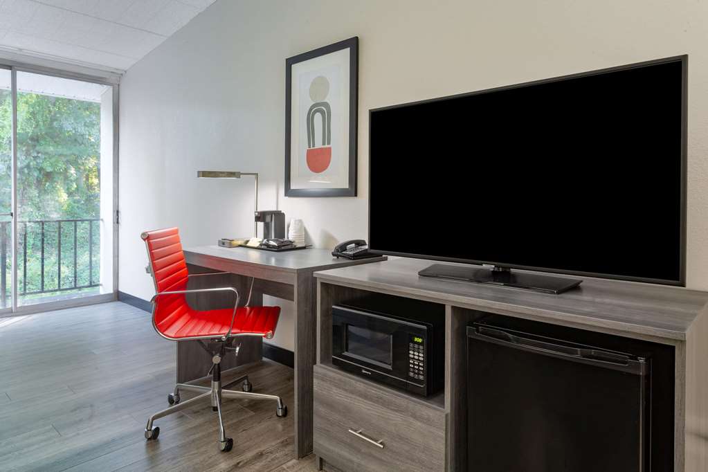 Ramada by Wyndham Hartford North Bradley Airport - photo 14