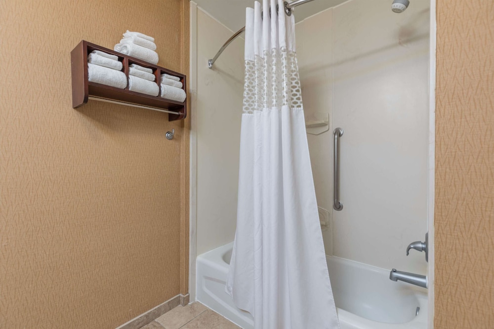 Hampton Inn Owensboro South - photo 26