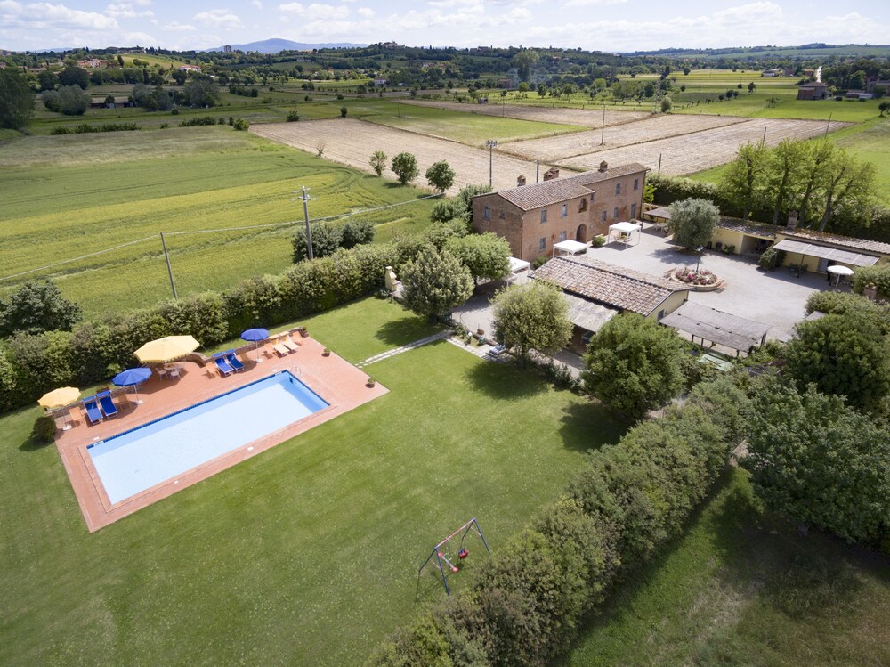 Casa Carlotta — 4-Star Luxury Hotel in Foiano Della Chiana, Italy