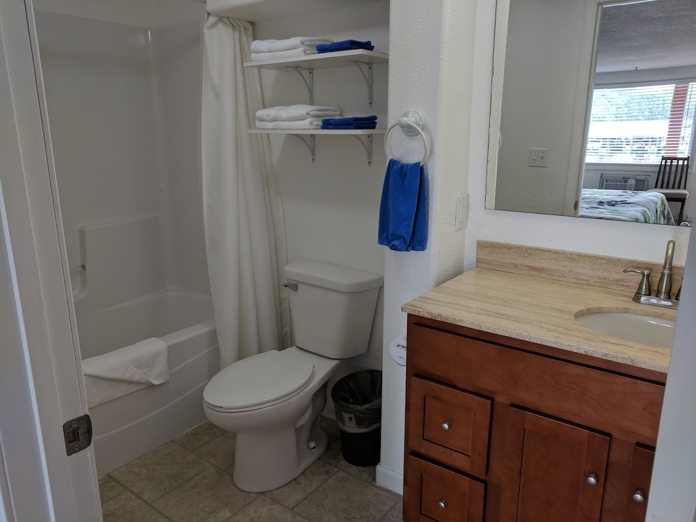 Lake Breeze Resort - photo 101