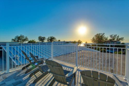 Family Tides — 4-Star Luxury Hotel in Holmes Beach, United States