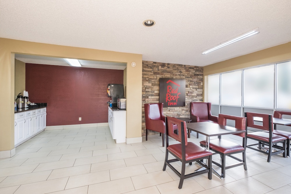 Red Roof Inn Acworth Emerson LakePoint South - photo 15