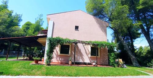 High aesthetics maisonette in the wood by the sea — hotel in Metamorfosi