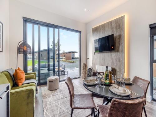 Lodge Six Uk42798 — 5-Star Luxury Hotel in Llangefni, United Kingdom