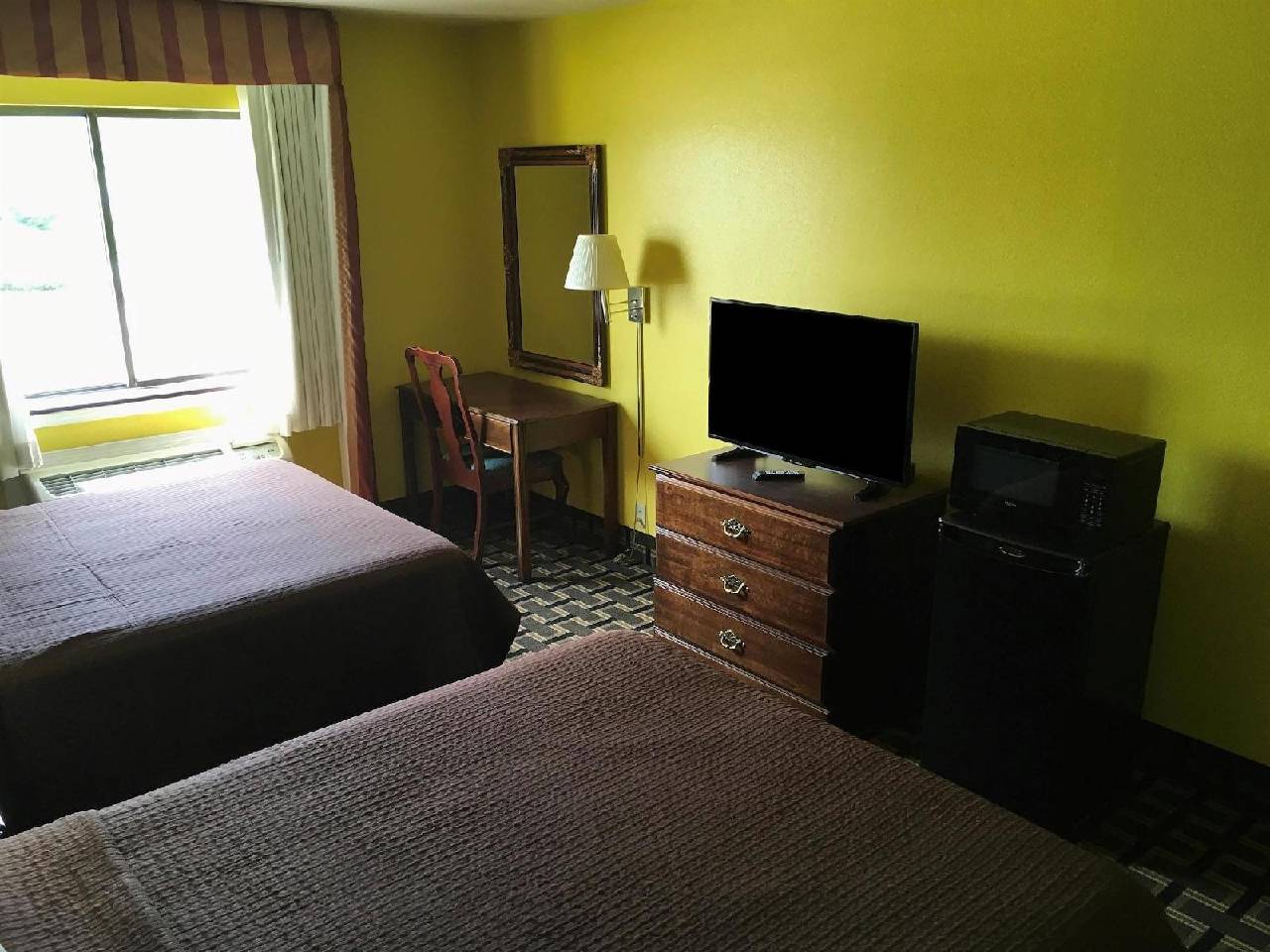Country Hearth Inn & Suites Bowling Green - photo 8