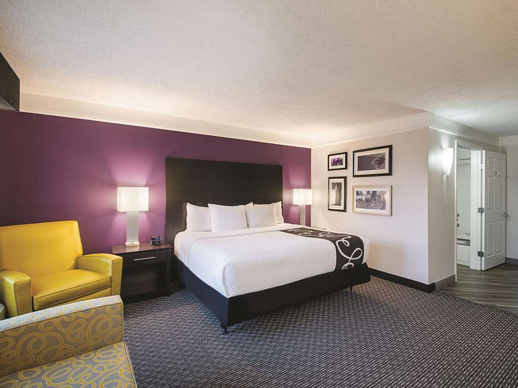 La Quinta Inn & Suites by Wyndham Austin Round Rock - photo 31