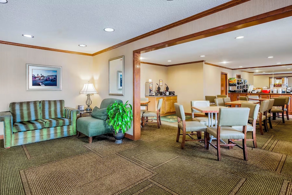 Norwood Inn and Suites Detroit - photo 13