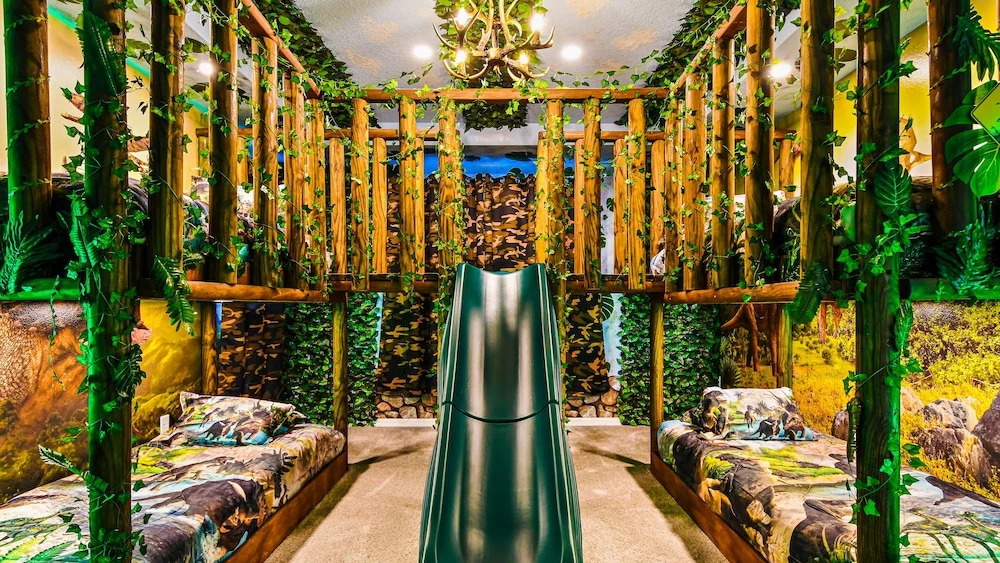 Family Oasis with Themed Rooms & Private Pool - photo 10