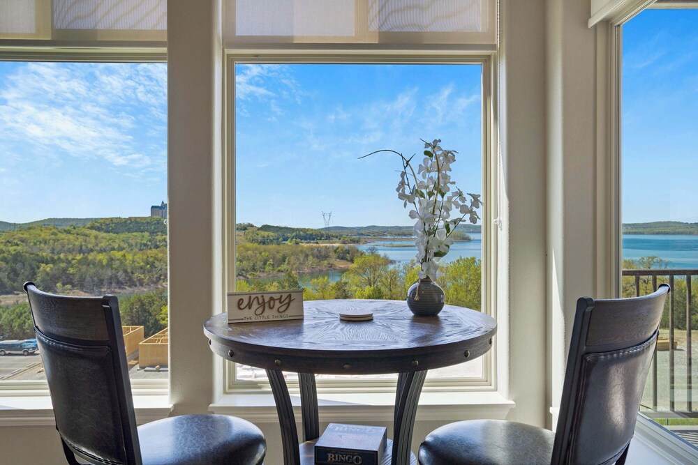 Majestic View Getaway w Beautiful Lake Views — 4-Star Luxury Hotel in Branson, United States