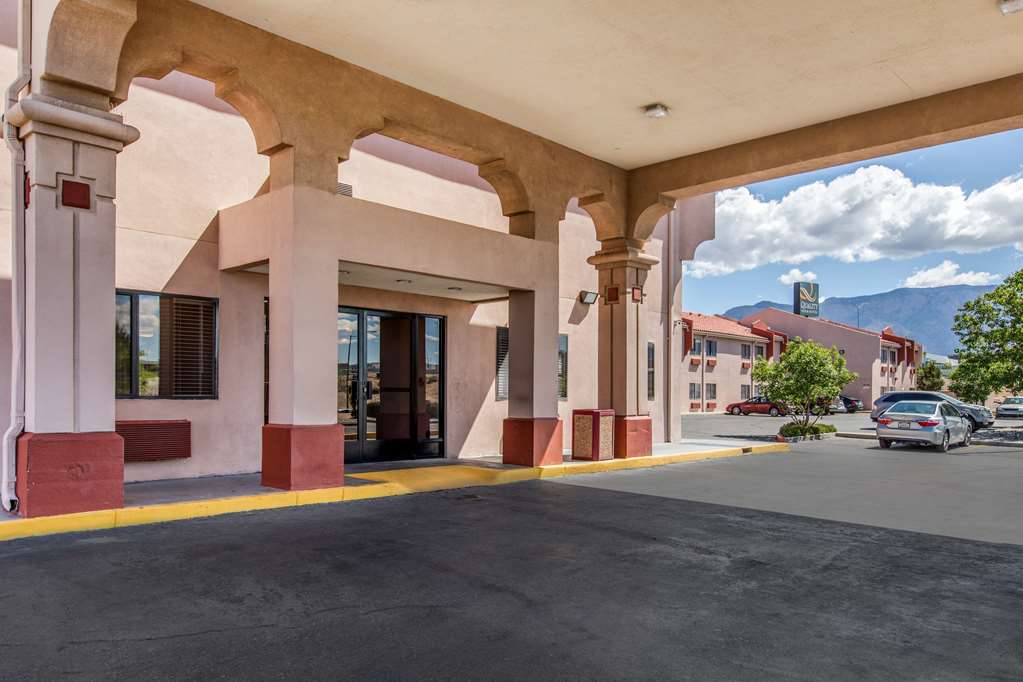 Quality Inn & Suites Albuquerque North near Balloon Fiesta Park - photo 3