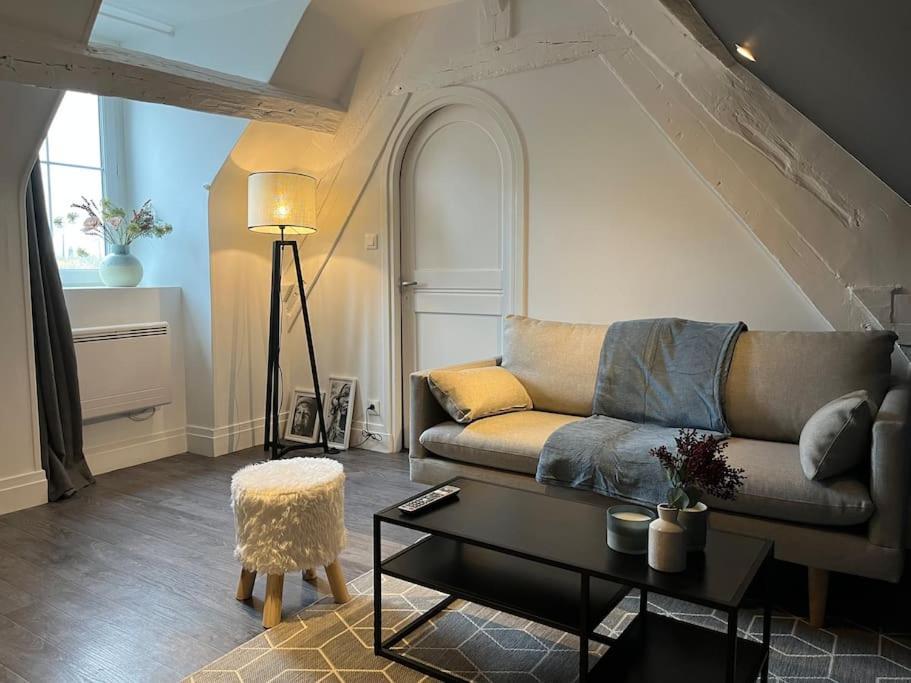 Appartement Avec Terrasse En Plein Cœur de Vernon — 4-Star Luxury Hotel in Vernon, France