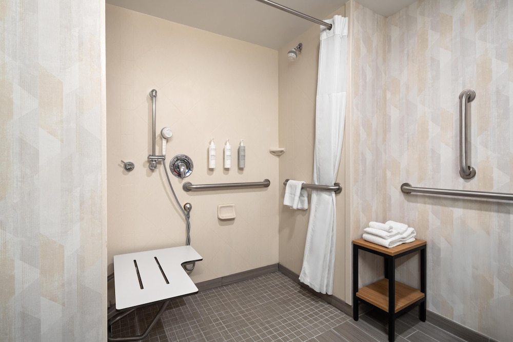 Hampton Inn Neptune Wall - photo 25