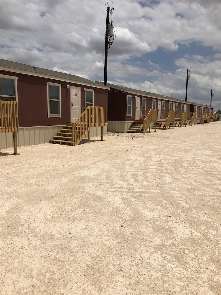 Monahans Country Inn - photo 22
