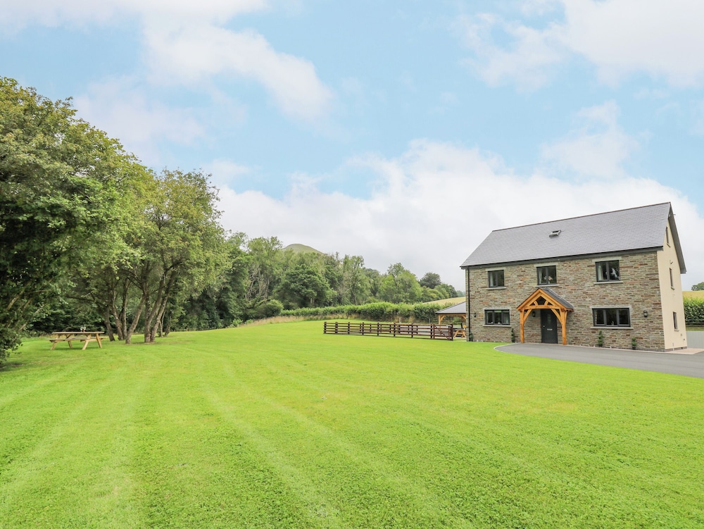 Talarddu Cottage — 4-Star Luxury Hotel in Builth Wells, United Kingdom