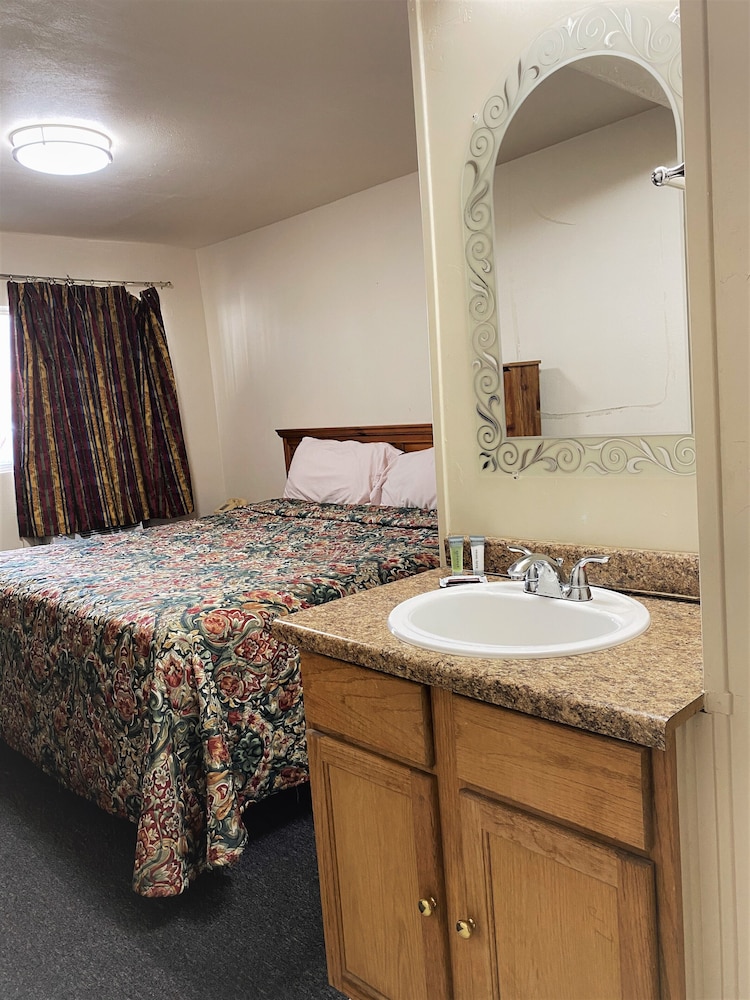 Madill Inn - photo 29