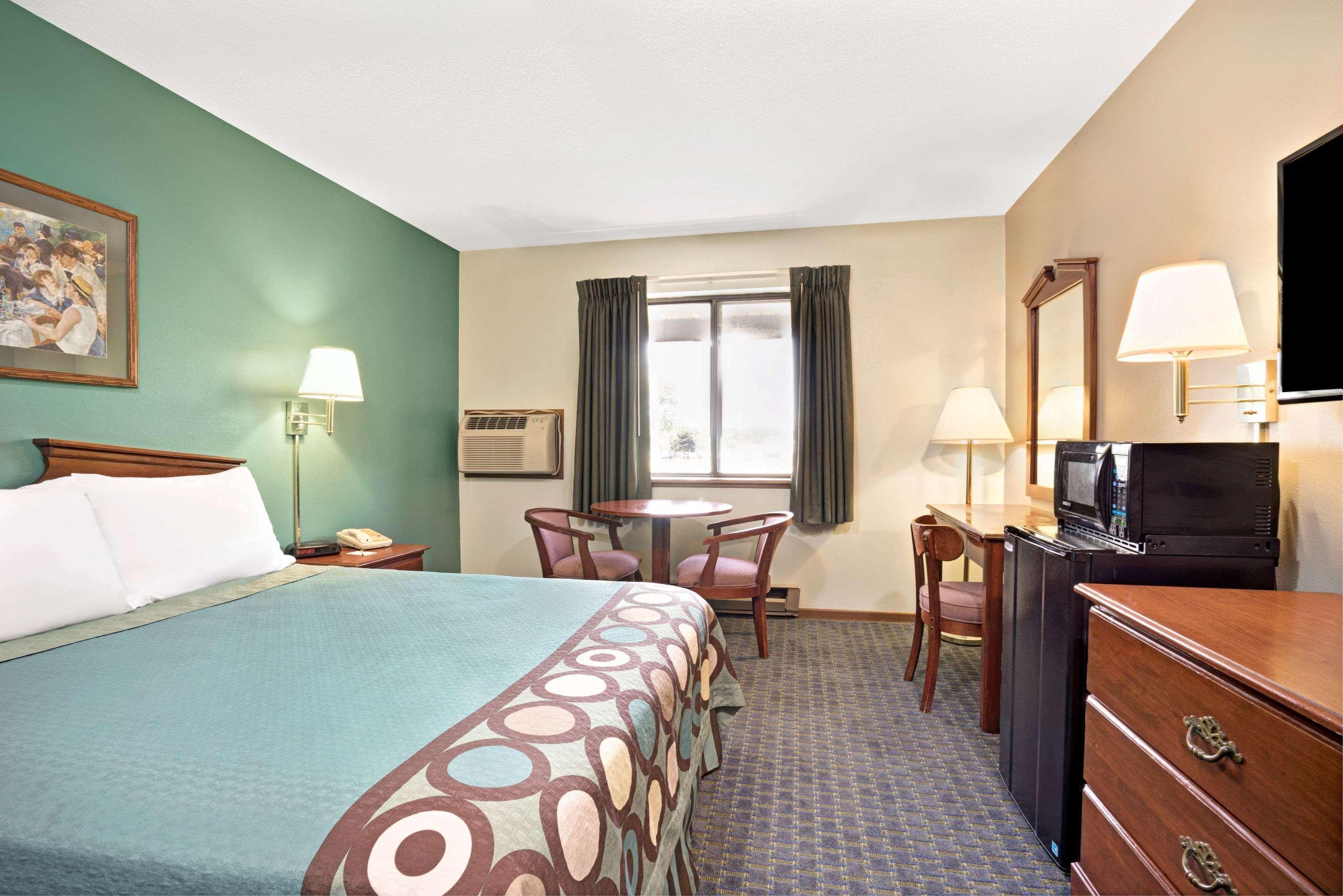 Super 8 by Wyndham Hudson - photo 11
