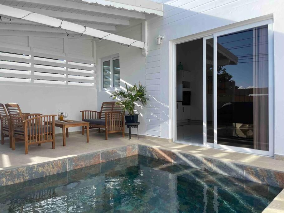 Villa les Oiseaux d Amour — 4-Star Luxury Hotel in Sainte-Anne, Guadeloupe
