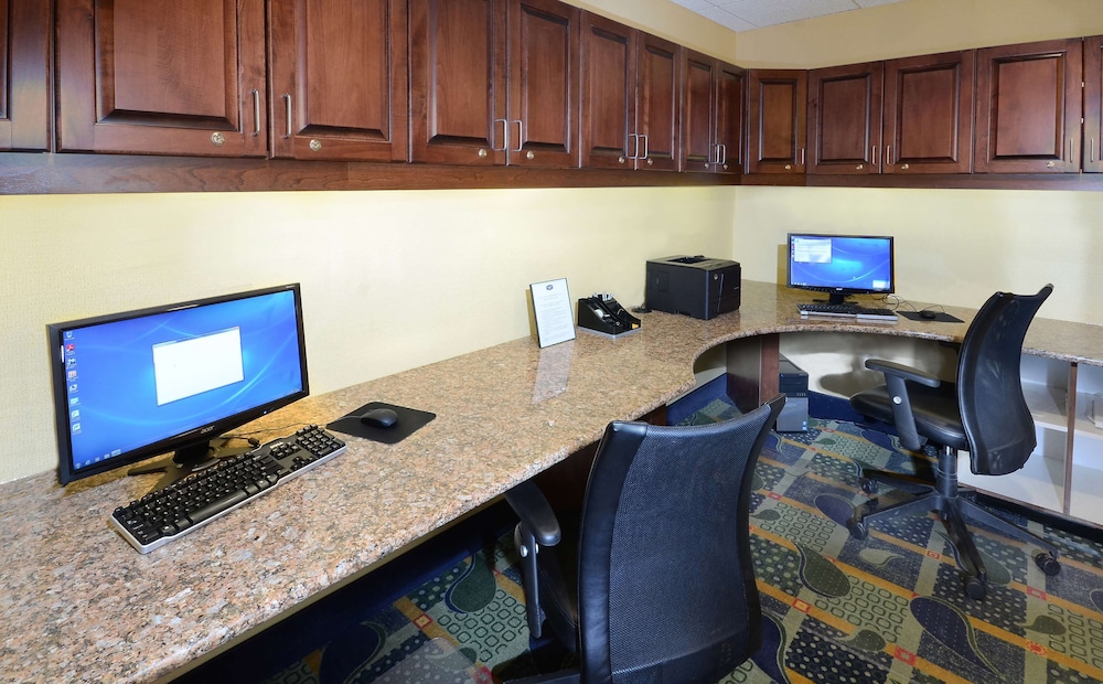 Hampton Inn Roxboro - photo 32
