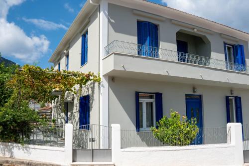 Captains' house — 4-Star Luxury Hotel in Vathi, Greece