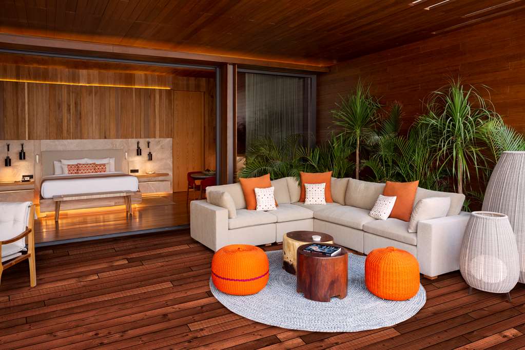 Beachfront Lanai Pool Suite - Bedroom