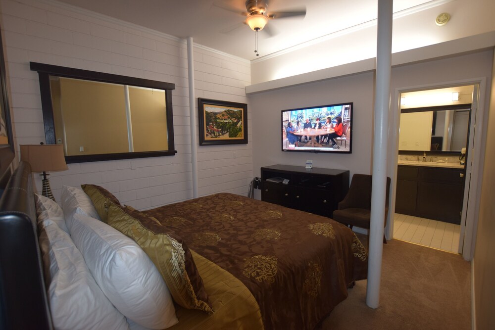 Catalina Courtyard Suites - photo 9