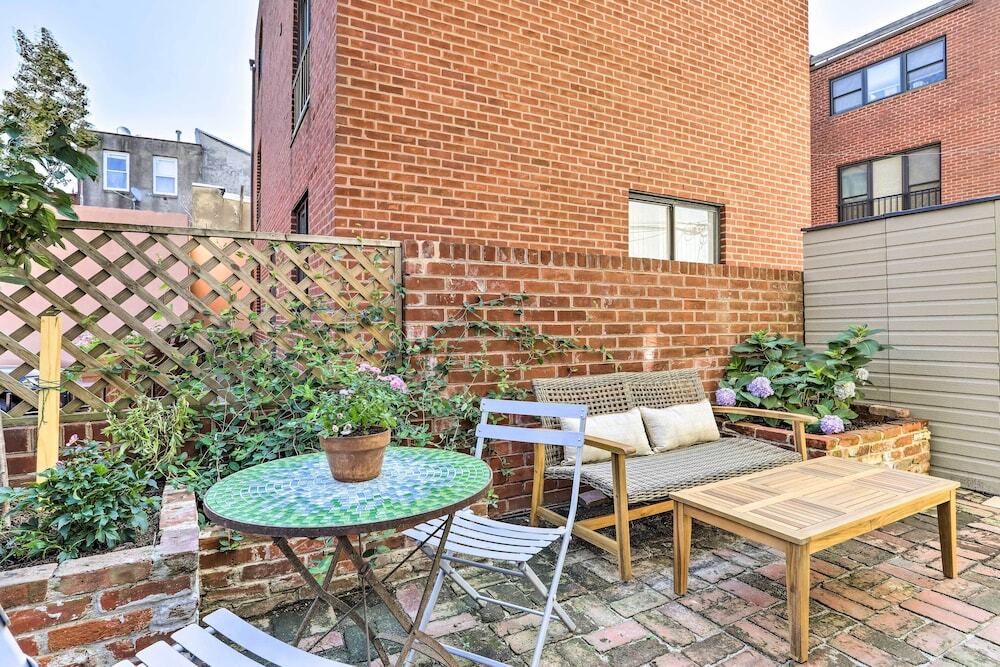 Historic Home with Garden Walk to Center City — 4-Star Luxury Hotel in Philadelphia, United States
