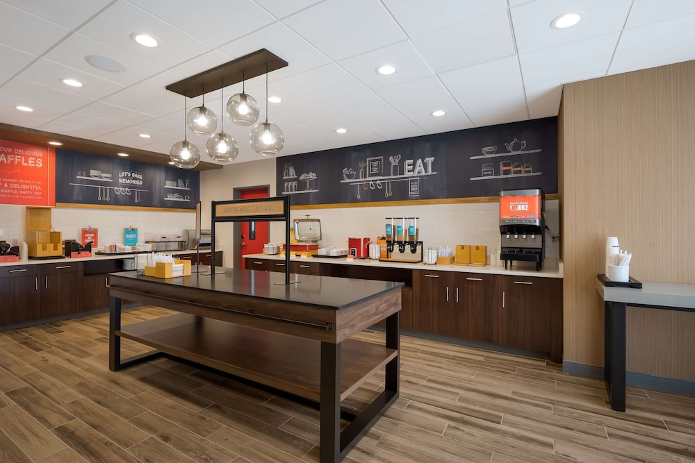 Hampton Inn Detroit Southfield - photo 37