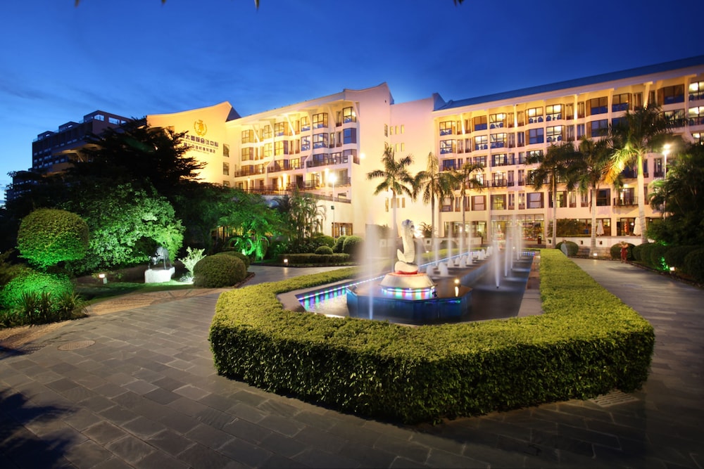 International Asia Pacific Convention Center - carbon neutral hotel in Sanya