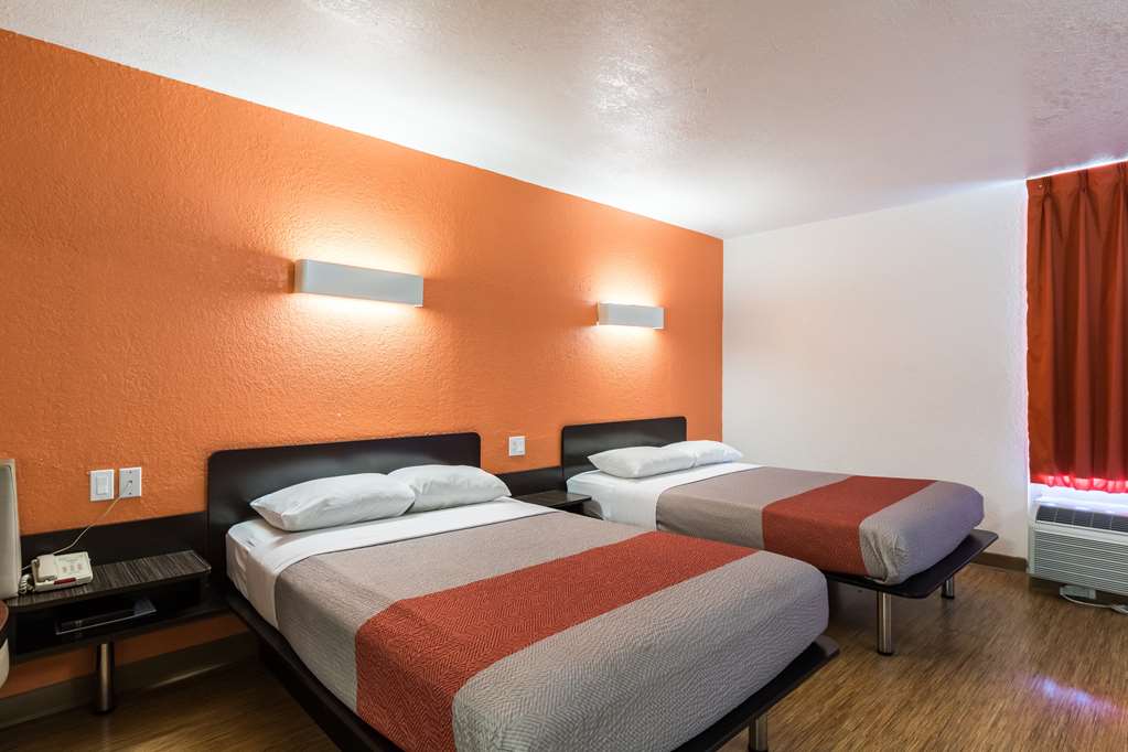 Motel 6 Uvalde TX - photo 10