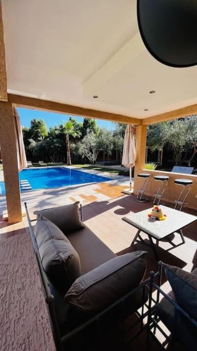 Villa 751 Villa d'architecte cuisinière piscine chauffée et services — 4-Star Luxury Hotel in Marrakesh, Morocco