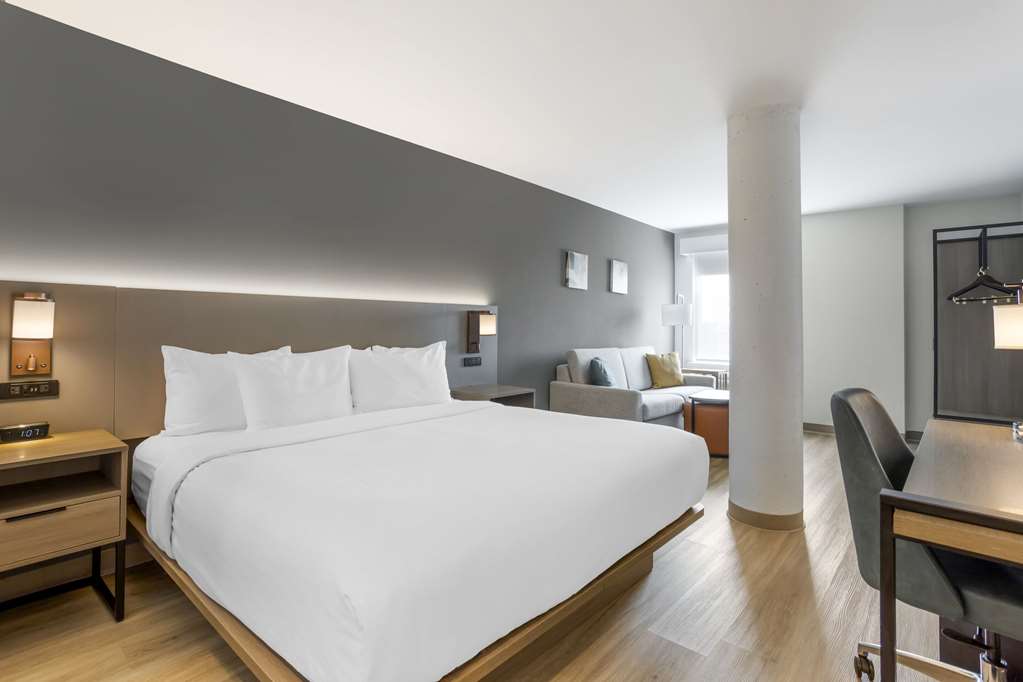 Comfort Inn & Suites Newark Liberty International Airport - photo 43