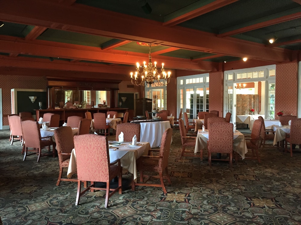 Columbia Gorge Hotel and Spa - photo 16