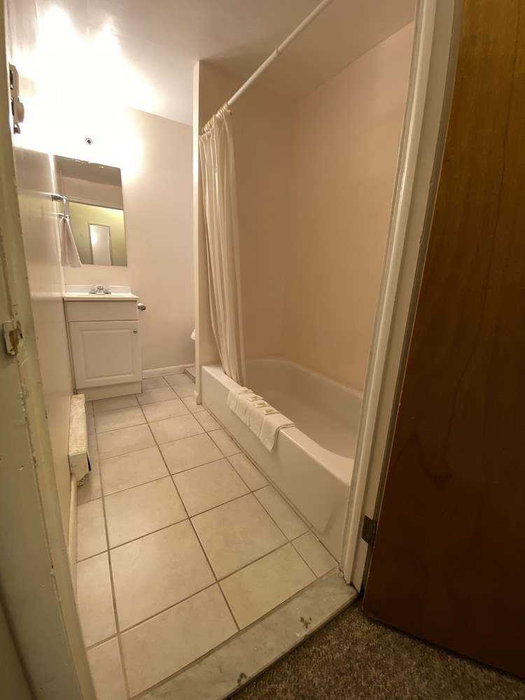 Country Place Inn And Suites - photo 13