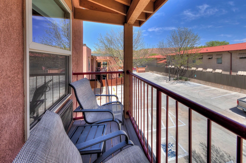 The Gonzo Inn - photo 42