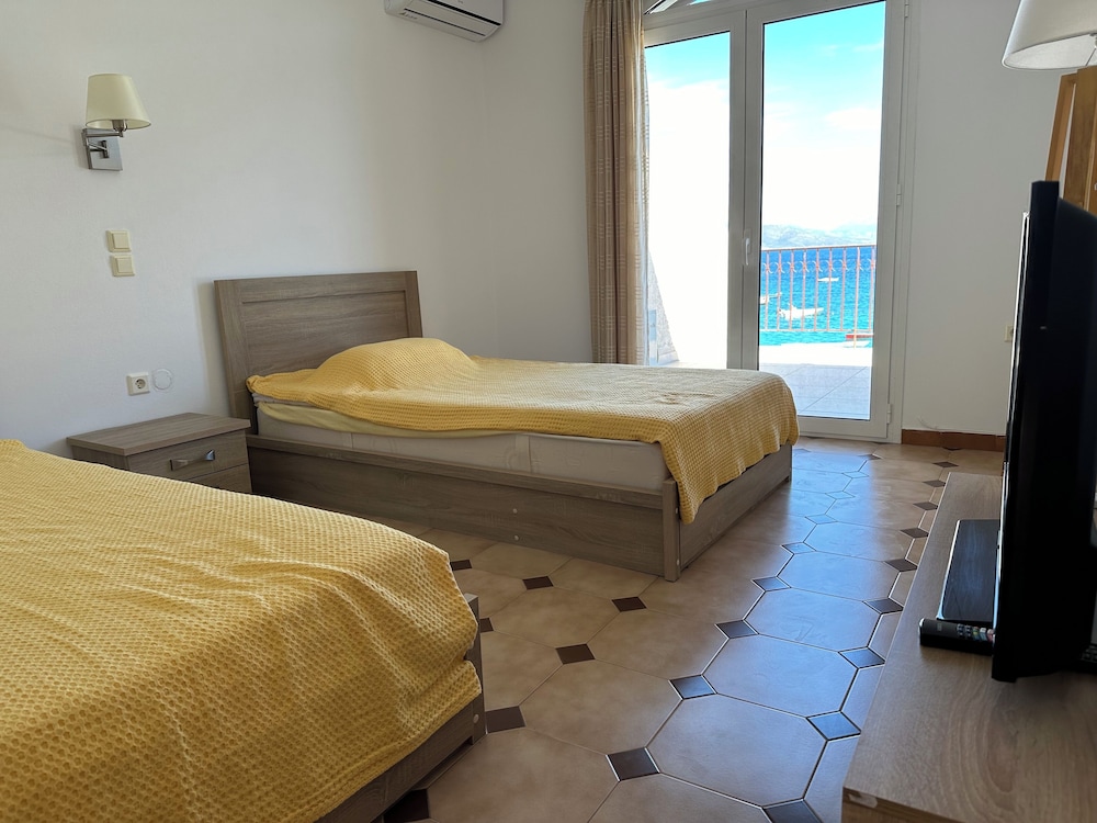 Tolo Beach House with Breathtaking View — 4-Star Luxury Hotel in Tolon, Greece