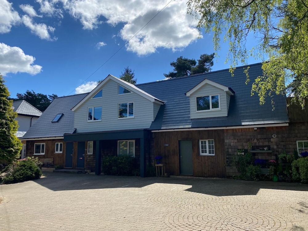 Petherton Cottage Studios — 4-Star Luxury Hotel in Ringwood, United Kingdom