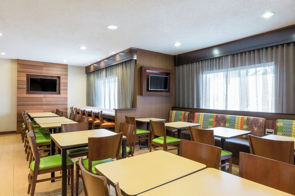 Fairfield Inn & Suites by Marriott San Antonio Market Square - photo 3