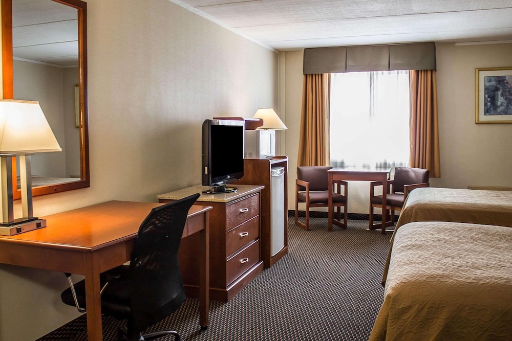 Baymont by Wyndham Youngstown - photo 7