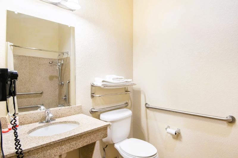 OYO Townhouse Clute Lake Jackson - photo 76