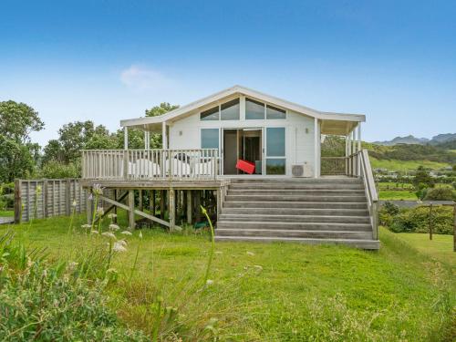 Ocean Beach Beauty Tairua Holiday Home — 4-Star Luxury Hotel in Tairua, New Zealand