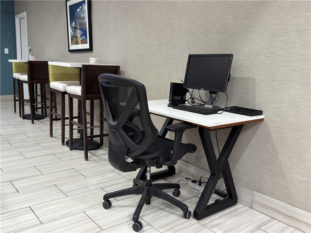 Quality Inn & Suites Near White Sands National Monument - photo 22