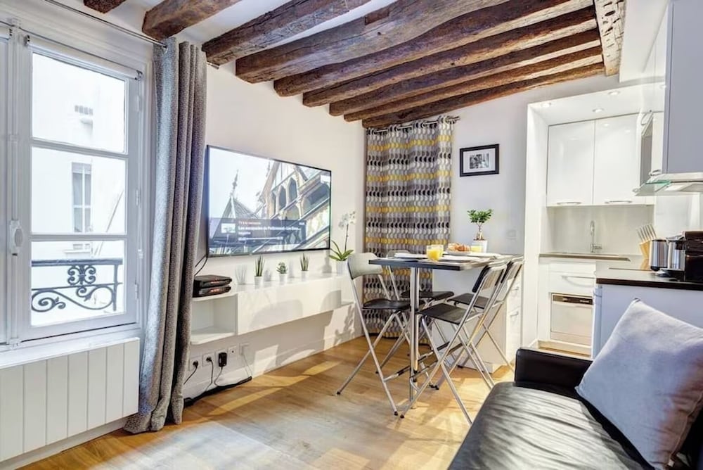 Historic Paris Apartment Steps From Notre Dame And Louvre Limited Offer — 4-Star Luxury Hotel in Paris, France