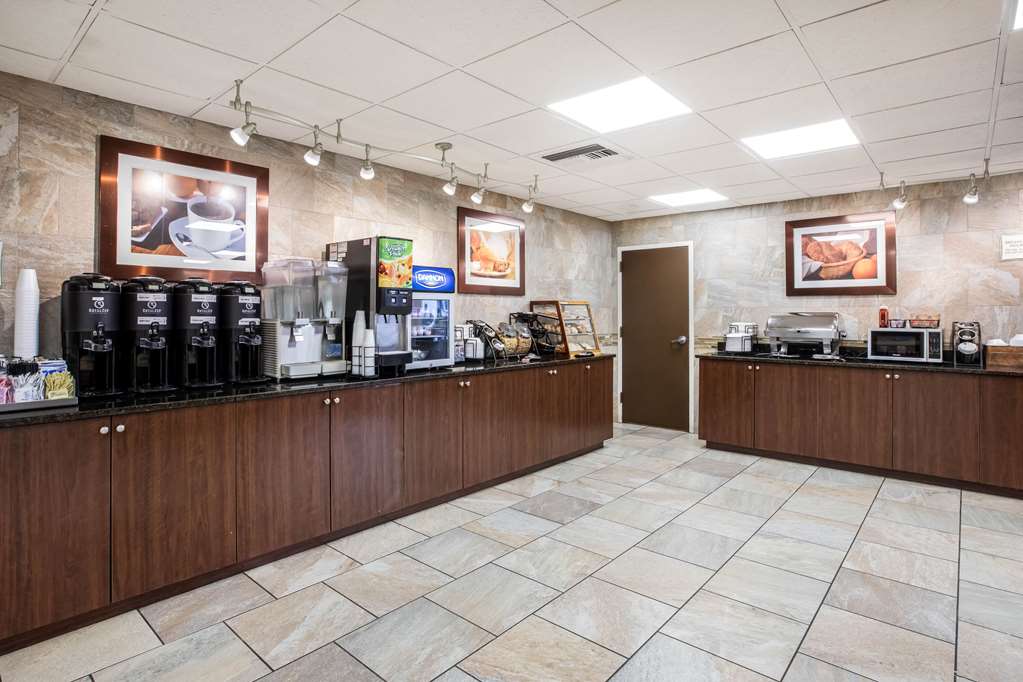 La Quinta Inn by Wyndham Davenport & Conference Center - photo 46