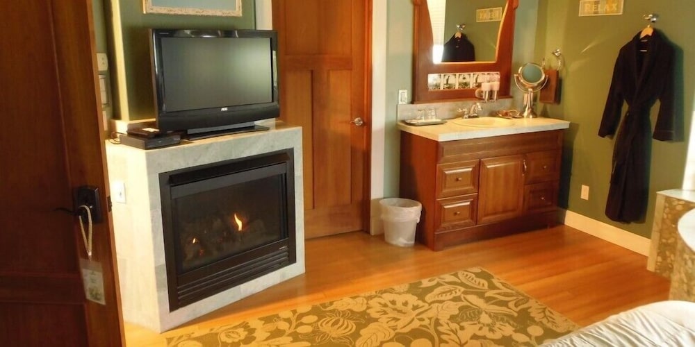 The Collins Inn and Seaside Cottages - photo 44