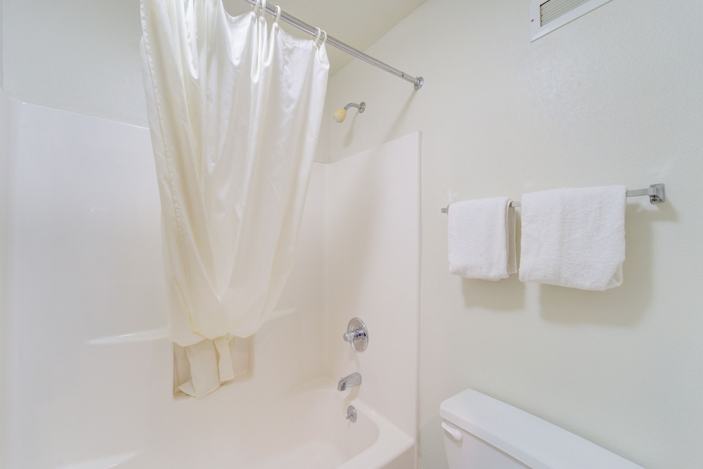 Capital O Amerihost Inn and Suites Fulton Hwy 54 MO - photo 43