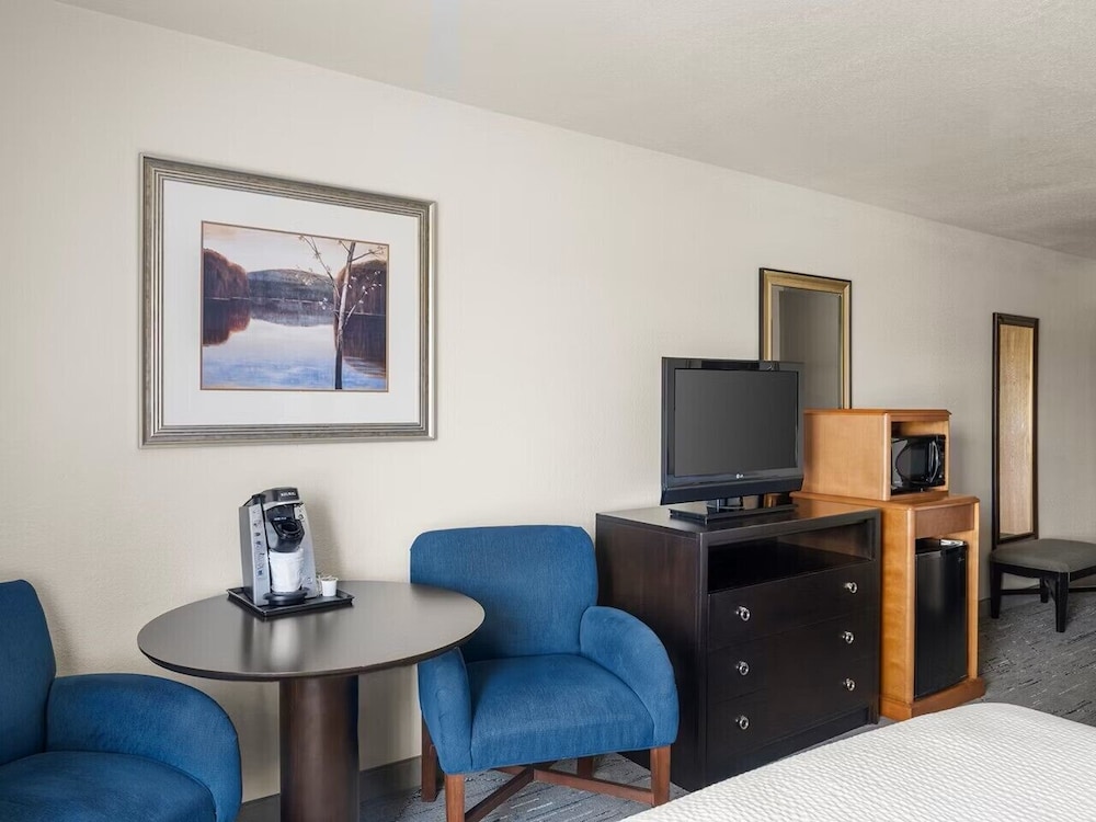 Holiday Inn Express & Suites New Buffalo by IHG - photo 7